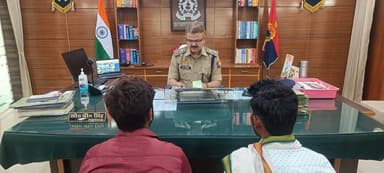#जनसुनवाई दिनांक 02.06.2026 #SP_KSJ द्वारा पुलिस कार्यालय में जनसुनवाई के दौरान आये आमजन की समस्याओं को ध्यानपूर्वक सुनकर प्राप्त शिकायतों का प्राथमिकता के आधार पर उचित, गुणवत्तापूर्ण व समयबद्ध निस्तारण हेतु संबंधित को आवश्यक दिशा-निर्देश दिये गये। #UPPolice #KasganjPolice https://t.co/Z361NFdfhB