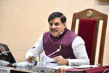 *सीएम डॉ. मोहन यादव ने दी बड़ी राहत, 48.32 लाख निजी संपत्तियों की रजिस्ट्री कराएगी सरकार*
*मध्यप्रदेश कैबिनेट ने जनकल्याण के लिए कई अहम फैसले किए*
*प्रदेश के चहुंमुखी विकास के लिए 21 हजार 485 करोड़ रुपये की स्वीकृति*
*स्वामित्व अधिकार अभिलेख निष्पादन-पंजीयन योजना का वित्तीय भार 3800 करोड़ रुपये राज्य शासन करेगा वहन*
भोपाल। मध्यप्रदेश के मुख्यमंत्री डॉ. मोहन यादव ने 2 जून को जन-कल्याण के कई निर्णय लिए। उनके नेतृत्व में हुई कैबिनेट बैठक ने प्रदेश के चहुंमुखी विकास, जन-कल्याण और स्वास्थ्य व्यवस्थाओं को सुदृढ़ करने के लिए 21 हजार 485 करोड़ रुपये की स्वीकृति दी। कैबिनेट ने स्वामित्व अधिकार अभिलेख निष्पादन एवं पंजीयन योजना-2026 की स्वीकृति दी। कैबिनेट ने निर्णय लिया कि प्रदेश में स्वामित्व योजना में जिन भू-खण्डधारियों के अधिकार अभिलेख निर्मित किए गए हैं उन्हें आसानी से ऋण उपलब्ध कराने के लिए इन निर्मित अधिकार अभिलेखों का पंजीयन कराया जाए। इसके लिए डीड ऑफ कन्वेयेंस का निष्पादन एवं पंजीयन किया जाएगा, ताकि नागरिक आवश्यकतानुसार गृह निर्माण, व्यवसाय एवं कृषि संक्रियाओं आदि के लिए ऋण प्राप्त कर अपनी आजीविका एवं आर्थिक स्थिति को सुदृढ़ कर सकें। इस योजना के क्रियान्वयन के लिए विशेष अभियान के तहत कार्यवाही पूर्ण की जाएगी। अब तक कुल 68.11 लाख अधिकार अभिलेखों का निर्माण किया गया है। इसमें 48.32 लाख निजी संम्पत्तियां शामिल है। अधिकार अभिलेखों के पंजीयन के लिए नागरिकों से स्टाम्प ड्यूटी अथवा पंजीयन शुल्क नहीं लिया जाएगा। संपूर्ण व्यय राशि 3800 करोड़ रुपये का वहन राज्य शासन करेगा।
गौरतलब है कि मध्यप्रदेश पहला राज्य होगा जहां ग्रामीण क्षेत्रों की आबादी के नागरिकों के भू-खण्ड संबंधी अधिकार सुरक्षित कर उनकी आर्थिक उन्नति के मार्ग को प्रशस्त किया जा रहा है। स्वामिव योजना में मध्यप्रदेश के ग्रामीण क्षेत्रों की आबादी में निवासरत नागरिकों को उनका वैधानिक अधिकार प्रदान करने के लिए अधिकार अभिलेखों का निर्माण ड्रोन तकनीक का उपयोग करते हुए किया गया है। योजना के प्रभावी क्रियान्वयन के लिए विस्तृत दिशा-निर्देश जारी करने, प्रक्रिया निर्धारण, समय-समय पर समीक्षा के लिए आयुक्त भू-संसाधन प्रबंधन की अध्यक्षता में एक समिति का गठन किया जायेगा। इस समिति में महानिरीक्षक पंजीयन एवं अधीक्षक मुद्रांक, आयुक्त कोष एवं लेखा, आयुक्त-संचालक पंचायत एवं ग्रामीण विकास विभाग तथा प्रबंध संचालक एमपीएसईडीसी, सदस्य होंगे एवं आवश्यकतानुसार विषय विशेषज्ञों को संयोजित किया जा सकेगा। योजना के प्रचार-प्रसार, मुद्रण व्यय एवं जन-जागरुकता गतिविधियों के संचालन के लिए राज्य स्तर पर 10 करोड़ रुपये स्वीकृत किए गए हैं। योजना का विस्तृत परिपत्र एवं समय-समय पर आवश्यकतानुसार स्पष्टीकरण आदि जारी करने के लिए राजस्व विभाग को अधिकृत किया गया है।
*लोक स्वास्थ्य एवं चिकित्सा शिक्षा विभाग के अंतर्गत लगभग 17 हजार 59 करोड़ रुपये की स्वीकृति*
कैबिनेट ने स्वास्थ्य व्यवस्थाओं को सुदृढ़ करने के लिए लोक स्वास्थ्य एवं चिकित्सा शिक्षा विभाग के अंतर्गत लगभग 17 हजार 59 करोड़ रुपये की स्वीकृति दी। कैबिनेट ने मेडिकल कॉलेज से सम्बद्ध चिकित्सालय योजना के 1 अप्रैल 2026 से 31 मार्च 2031 तक निरंतर संचालन के लिए 14,363.95 करोड़ रुपये की स्वीकृति प्रदान की। योजना के अंतर्गत प्रदेश के जन सामान्य को निशुल्क गुणवत्ता पूर्ण स्वास्थ्य सुविधायें मुहैया कराये जाने एवं प्रदेश में चिकित्सा के लिए मानव संसाधन विकसित किए जाने के लिए 12 जिला मुख्यालयों पर मेडिकल कॉलेजों एवं संबद्ध अस्पतालों का संचालन राज्य शासन द्वारा किया जा रहा है। मेडिकल कॉलेज में पीजी पाठ्यक्रम के सुदृढ़ीकरण से संबंधित योजना के लिए 657 करोड़ रुपये की स्वीकृति प्रदान की गई है। इसके अंतर्गत प्रदेश में संचालित मेडिकल कॉलेजों में भारत सरकार के आर्थिक सहयोग से राष्ट्रीय चिकित्सा आयोग के मापदंडों के अनुरूप अतिरिक्त अधोसंरचना का निर्माण, नवीन मशीनें एवं उपकरणों के प्रतिस्थापन के फलस्वरूप अतिरिक्त स्नातकोत्तर पाठ्यक्रम सीटों में वृद्धि होगी। इससे राष्ट्रीय और प्रादेशिक स्तर पर चिकित्सा शिक्षा के विस्तार के साथ-साथ जन सामान्य को सुदूर ग्रामीण अंचल से जिला स्तर तक चिकित्सा सुविधा के लिए चिकित्सीय मानव संसाधन की उपलब्धता सुनिश्चित की जा सकेगी। कैबिनेट ने नए चिकित्सा महाविद्यालयों के निर्माण से संबंधित योजना के लिए 1200 करोड़ रुपये की स्वीकृति प्रदान की। स्वीकृति अनुसार उज्जैन ,सिवनी, छतरपुर, दमोह और बुदनी में नए मेडिकल कॉलेजों का भवन निर्माण किया जाएगा। एमबीबीएस सीट्स में वृद्धि की योजना के लिए 838 करोड़ रुपये की स्वीकृति दी गई है। योजना में प्रदेश के संचालित चिकित्सा महाविद्यालयों में अधोसंरचना निर्माण, आधुनिक उपकरणों की स्थापना, पठन-पाठन एवं महाविद्यालयीन गतिविधियों के लिए आवश्यक उपकरण दिए जा सकेंगे। इससे राष्ट्रीय मेडिकल काउंसिल से एमबीबीएस सीटों की वृद्धि की स्वीकृति मिल सकेगी।
*बच्चों को यूनिफॉर्म देने का अहम फैसला*
कैबिनेट ने निर्माणाधीन जिला न्यायालय भवन, पिपल्याहाना, इंदौर के पुनरीक्षित निर्माण कार्य की लागत राशि 411 करोड़ 1 लाख रुपये को पुनरीक्षित कर 626 करोड़ 61 लाख रुपये की स्वीकृति प्रदान की। कैबिनेट ने 1-8वीं तक के विद्यार्थियों को सत्र 2026-27 से निविदा प्रक्रिया के माध्यम से सिली-सिलाई यूनिफॉर्म देने का निर्णय लिया है। निविदा प्रक्रिया के लिए मध्यप्रदेश पाठ्यपुस्तक निगम को अधिकृत किया गया है। शासकीय शालाओं में पढ़ाई कर रहे छात्र-छात्राओं को शैक्षणिक सत्र शुरू होने से पहले 2 जोड़ी यूनिफॉर्म दिया जाना लक्षित है। इससे समय सीमा में विद्यार्थियों को गुणवत्तायुक्त गणवेश प्रदाय सुनिश्चित हो सकेगा।