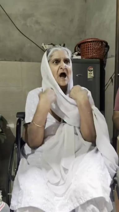 जिस मां ने बेटों को पाल-पोसकर बड़ा किया, आज वही मां अपने हक के लिए दर-दर भटकने को मजबूर है। आखिर क्या है पूरा मामला, सुनिए पीड़ित मां की जुबानी।
#BhadraVoice #DineshTheReporter #BhadraNews #JusticeForMother #ViralNews