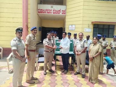 ರಬಕವಿ-ಬನಹಟ್ಟಿ: ಕಳ್ಳರನ್ನ ಪತ್ತೆ ಹಚ್ಚಿದ ಮಹಲಿಂಗಪುರ ಪೊಲೀಸ್ ಠಾಣೆಯ ತನಿಖಾ ತಂಡವನ್ನು ಅಭಿನಂದಿಸಿದ ಎಸ್ಪಿ ಸಿದ್ದಾರ್ಥ