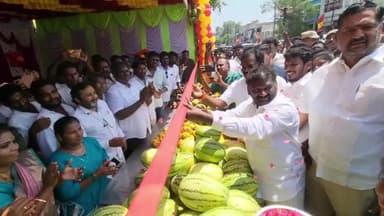 காஞ்சிபுரம்: கச்சபேஸ்வரர் கோவில் அருகே தமிழக வெற்றி கழக கட்சியின் சார்பில் தண்ணீர் பந்தல் திறப்பு நிகழ்ச்சி நடைபெற்றது