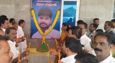 நாகப்பட்டினம்: அதிமுக ஒற்றுமையாக வலிமை பெற வேண்டுமென உயிர் நீத்த மகேந்திரனுக்கு நாகை மாவட்ட அதிமுக அலுவலகத்தில் அஞ்சலி செலுத்தப்பட்டது