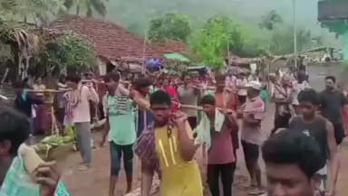 రాజవొమ్మంగి: అంగరంగ వైభవంగా వాతంగి గ్రామ దేవత గంగాలమ్మ పండగ ఉయ్యాల రాట కార్యక్రమం