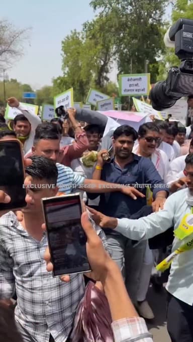 RLP ने जोधपुर जिला कलेक्टर कार्यालय के बहार किया प्रदर्शन