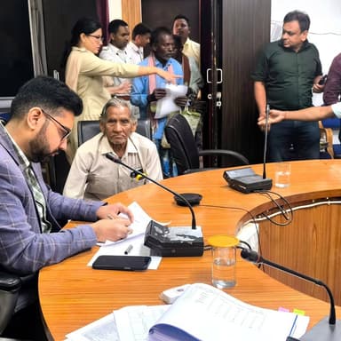 कलेक्टर श्री विनय कुमार लंगेह ने कलेक्ट्रेट सभाकक्ष में सप्ताह के प्रत्येक मंगलवार को होने वाले जनदर्शन में जिला भर से आए लोगों की समस्याएं सुनी और संबंधित विभाग को त्वरित निराकरण के लिए निर्देशित किया।
#jandarshan #chhattisgarh #mahasamund