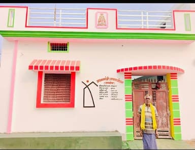 प्रधानमंत्री आवास योजना (ग्रामीण) के तहत कबीरधाम जिले में अब तक 80,774 ग्रामीण परिवारों को पक्का आवास मिला, जिससे उनके जीवन में सुख, सुरक्षा और सम्मान बढ़ा है।
मुख्यमंत्री श्री विष्णुदेव साय एवं उप मुख्यमंत्री श्री विजय शर्मा के प्रयासों से आवास निर्माण के साथ शौचालय, बिजली, पानी, उज्ज्वला गैस और रोजगार जैसी सुविधाओं का लाभ भी हितग्राहियों को मिल रहा है।