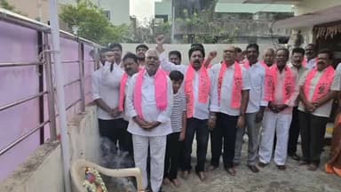 జగిత్యాల: రాష్ట్ర అవతరణ దినోత్సవం సందర్బంగా మాజీ మంత్రి BRS పార్టీ రాష్ట్ర ప్రధాన కార్యదర్శి జీవన్ రెడ్డి జాతీయ పతాకావిష్కరణ