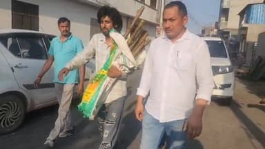 लाठी-गंडासी के साथ इंस्टाग्राम पर 'बदमाशी' दिखा रहा था युवक, एंटी व्हीकल थेफ्ट स्टॉफ ने दबोचा
इंस्टाग्राम पर लड़ाई-झगड़े के लिए साथियों को उकसाने वाला आरोपी अभिषेक गिरफ्तार, लाठी-गंडासी बरामद