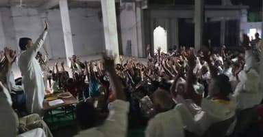 भम्बोली अड्डे पर फ्लाईओवर ना बनना विधायक की कमजोरी दर्शाती है
बृजपाल छप्पर
1 जून को
बसपा के पूर्व प्रत्याशी बृजपाल छप्पर व पूर्व ब्लाक समिति मेंबर लालाराम
साडोरा मे जनसंपर्क अभियान के तहत
गांव भम्बोली व जनका माजरा मे पहुंचे ग्रामीणों ने जोरदार स्वागत किया
👉बृजपाल छप्पर ने बोलते हुए कहा विधायकों की कामचोरी के कारण सढौरा के समस्या की समस्या गांव भम्बोली अड्डे पर फलाईओवर ना होने की वजह से कई गांव के लोग बहुत परेशान हर रोज दुर्घटना घट रही
इस समस्या का समाधान करवाने के लिए क्षेत्र के लोगों की पंचायत करेंगे
