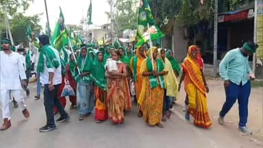 राष्ट्रीय जनता दल के कैमूर जिला अध्यक्ष अकलू राम के नेतृत्व में हरा गमछा पहन कर मार्च निकाला गया....