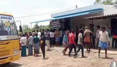அஞ்செட்டி: அஞ்செட்டி அருகே அட்டப்பள்ளம் பகுதியில் டாஸ்மாக் கடையை அகற்றக்கோரி பொதுமக்கள் சாலை மறியல் போராட்டத்தில் ஈடுப்பட்டனர்.