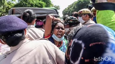 पीरो: हसनबाजार हाल्ट पर मंगलसूत्र झपटमारी के मामले में तीन महिला उचक्कों को यात्रियों ने दबोचा