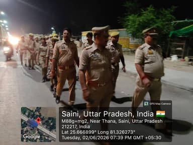 जनपद में शांति एवं कानून व्यवस्था को सुदृढ़ बनाए रखने हेतु #SP_कौशाम्बी के निर्देशन में थाना सैनी पुलिस टीम द्वारा भीड़भाड़ एवं मिश्रित आबादी वाले क्षेत्र में पैदल गस्त की गई तथा आमजनमानस को भयमुक्त माहौल के लिए आश्वस्त किया गया। #UPPolice #kaushambipolice https://t.co/7iRFFeeB0D