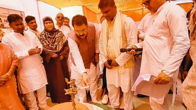 दरभंगा : जिले में आज 36 पंचायतों एवं 12 नगर निकाय क्षेत्रों सहित कुल 48 स्थानों पर सहयोग शिविर का सफल आयोजन किया गया। सदर प्रखंड के शिशो पश्चिम एवं शाहबाजपुर पंचायत में आयोजित शिविर का शुभारंभ मा नगर विधायक श्री संजय सरावगी एवं जिलाधिकारी श्री कौशल कुमार ने किया। (1/4) https://t.co/niUtiDULbU