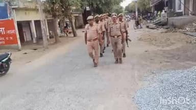 कासगंज: ढोलना पुलिस ने सुरक्षा व्यवस्था को मजबूत करने के लिए कस्बे में किया पैदल गश्त, सुरक्षा का लिया जाएगा ध्यान