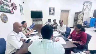 পশ্চিম যোৰহাট: জিলা আয়ুক্তৰ কাৰ্যালয়ত আয়ুক্তৰ উপস্থিতিত সভা অনুষ্ঠিত