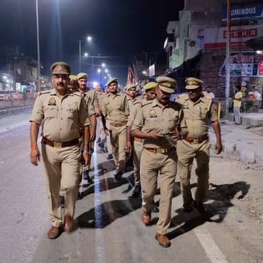 पुलिस अधीक्षक पीलीभीत के निर्देशन में थाना बरखेड़ा पुलिस द्वारा अपराध नियंत्रण, शान्ति एवं कानून-व्यवस्था सुदृढ़ बनाए रखने हेतु मुख्य मार्गों, बाजारों व भीड़-भाड़ वाले क्षेत्रों में फुट पेट्रोलिंग कर सतर्क निगरानी की गई। https://t.co/kMYLwloKmy