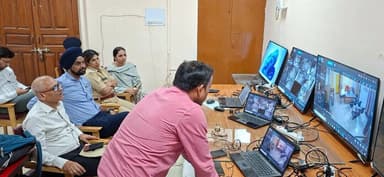 आगामी #आरक्षी_नागरिक_पुलिस_भर्ती_परीक्षा_2026 को निष्पक्ष, पारदर्शी एवं सकुशल सम्पन्न कराने हेतु प्रेक्षक श्री जगत राज(से.नि. IAS), @SultanpurDm एवं #SP @ipsCharuNigam द्वारा परीक्षा कंट्रोल रूम का निरीक्षण कर तैयारियों का जायजा लिया गया तथा संबंधित को आवश्यक दिशा-निर्देश दिए गए। https://t.co/2wtsoILXaE