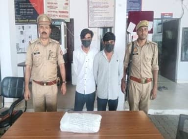 हापुड़ पुलिस द्वारा जनपद में अपराध की रोकथाम एवं चोरों/वांछित अभियुक्तों की गिरफ्तारी हेतु चलाये जा रहे अभियान के अन्तर्गत थाना सिम्भावली पुलिस ने ग्राम वैट में स्थित मुर्गी फार्म हाउस में चोरी करने वाले 02 अभियुक्तों को पुलिस कस्टडी रिमाण्ड पर लेकर उनकी निशानदेही पर चोरी किये हुए तांबे के लच्छे किया बरामद।