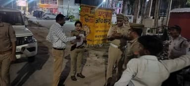 नेशनल हाईवे पर नो पार्किंग मे खड़े वाहनो के विरुद्ध #CO_धनोरा, परिवहन अधिकारी अमरोहा,यातायात प्रभारी व थाना गजरौला टीम द्वारा संयुक्त अभियान चलाया गया ।
अभियान के दौरान 15 चालान किए गए तथा लगभग ₹1.20 लाख का जुर्माना अधिरोपित किया। 01 वाहन चालक के DL निरस्तीकरण की संस्तुति की गयी https://t.co/WwxEUOnqk3