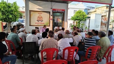 #SP_अमरोहा श्री लखन सिंह यादव के निर्देशन में #क्षेत्राधिकारी_नगर एवं #SDM_नगर द्वारा थाना अमरोहा नगर पर आगामी त्यौहार मोहर्रम के दृष्टिगत क्षेत्र के संभ्रांत व्यक्तियों, धर्मगुरुओं एवं गणमान्य नागरिकों के साथ पीस कमेटी की बैठक आयोजित की गई।
@Uppolice https://t.co/ySpzF7vV4W