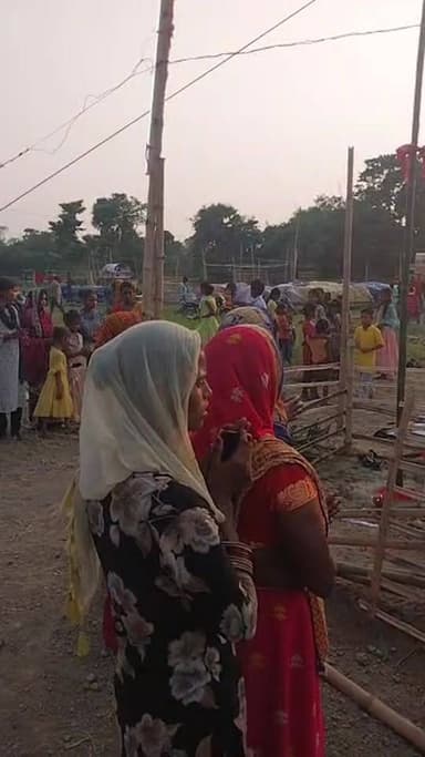बाजपट्टी के मधुबन बाज़ार के महावीरी झंडा की प्रथम आरती।