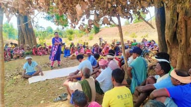 जिला प्रशासन के निर्देशन एवं उपसंचालक कृषि के मार्गदर्शन में विकासखंड मोहला के ग्राम पंचायत आलकन्हार में खेत बचाओ अभियान के तहत जागरूकता कार्यक्रम का आयोजन किया गया।
खेत बचाओ अभियान के तहत किसानों को मृदा एवं जल संरक्षण की दी गई जानकारी।
- 15 जून तक संचालित किया जाएगा अभियान, किसानों को मृदा एवं जल संरक्षण, समन्वित पोषक तत्व प्रबंधन तथा टिकाऊ कृषि पद्धतियों के संबंध में किया जाएगा जागरूक
#mmacdistrict_cg #chhattishgarh
@chhattisgarhcmo @dpr.chhattisgarh