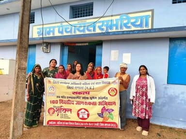 बेटी बचाओ बेटी पढ़ाओ योजना अंतर्गत परामर्श एवं क्षमता निर्माण कार्यक्रम आयोजित
ग्राम पंचायत सुभरिया, जनपद पंचायत नैनपुर में ’’बेटी बचाओ बेटी पढ़ाओ योजना’’ के अंतर्गत यौन शोषण एवं उत्पीड़न से संघर्षरत बालिकाओं की मानसिक दृढ़ता के लिए काउंसलिंग एवं मनोवैज्ञानिक परामर्श सत्र तथा ’’बाल विवाह प्रतिषेध अधिनियम’’ के तहत पंचायती राज संस्थाओं के क्षमता निर्माण कार्यक्रम का आयोजन किया गया।
कार्यक्रम में ’’वन स्टॉप सेंटर प्रशासक सुश्री प्रेरणा मर्सकोले’’ ने उपस्थित प्रतिभागियों को महिलाओं एवं बालिकाओं के विरुद्ध होने वाली हिंसा, यौन शोषण, बाल विवाह एवं अन्य कुप्रथाओं के दुष्प्रभावों के बारे में जानकारी देते हुए जागरूकता बढ़ाने पर बल दिया। उन्होंने बताया कि शासन द्वारा संचालित ’’वन स्टॉप सेंटर, बाल कल्याण समिति एवं विधिक सेवा प्राधिकरण’’ जैसे संस्थानों के माध्यम से पीड़ित महिलाओं एवं बालिकाओं को आवश्यक सहायता उपलब्ध कराई जाती है। उन्होंने महिला हेल्पलाइन ’’181’’, चाइल्ड हेल्पलाइन ’’1098’’, साइबर हेल्पलाइन ’’1930’’ तथा आपातकालीन सेवा ’’112’’ के उपयोग और महत्व की जानकारी भी दी। इसके साथ ही हब एवं वन स्टॉप सेंटर द्वारा प्रदान की जाने वाली विभिन्न सेवाओं से प्रतिभागियों को अवगत कराया गया।
कार्यक्रम में ’’जिला विधिक सेवा प्राधिकरण की पी.एल.वी. श्रीमती शिखा श्रीवास्तव’’ ने महिलाओं के कानूनी अधिकारों, निःशुल्क विधिक सहायता, भरण-पोषण, घरेलू हिंसा से संरक्षण, कार्यस्थल पर लैंगिक उत्पीड़न से सुरक्षा, समान वेतन के अधिकार तथा दहेज एवं लैंगिक हिंसा से संबंधित कानूनी प्रावधानों की विस्तृत जानकारी दी। उन्होंने विधिक सहायता हेतु टोल फ्री नंबर ’’1510’’ के बारे में भी बताया। इस अवसर पर ग्राम पंचायत सुभरिया के सरपंच ’’श्री मिथिलेश व्याम’’, ’’सीएचओ श्री दृष्टि नाग’’, बहुउद्देशीय कार्यकर्ता ’’हरिशंकर कछवाहा’’ सहित स्थानीय जनप्रतिनिधि एवं ग्रामीणजन उपस्थित रहे।
Jansampark Madhya Pradesh
CM Madhya Pradesh
#mandla
Department Of Women Child Development, Madhya Pradesh