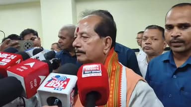 कृषि मंत्री विजय सिन्हा की PM मोदी से मुलाकात! खेत बचाओ अभियान और प्राकृतिक खेती पर बड़ा प्लान
#VijayKumarSinha #PMModi #KhetBachaoAbhiyan #NaturalFarming #BiharAgriculture #BiharNews #Farmers #SoilTesting #Patna #BreakingNews #PoliticalNews #TrendingNews #HindiNews #KisanNews #AgricultureMinister