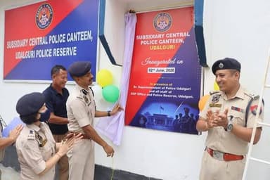 ওদালগুৰি আৰক্ষী চাউনীত কৰ্মৰত আৰু অৱসৰপ্ৰাপ্ত আৰক্ষীৰ সুবিধাৰ্থে আজি মুকলি কৰা হ'ল কেন্টিন। কেন্টিন মুকলি কৰে জিলা খনৰ জ্যেষ্ঠ আৰক্ষী অধীক্ষক পদ্মনাভ বৰুৱাই।
Udalguri LIVE - Digital
Udalguri LIVE - BODO
Udalguri Police