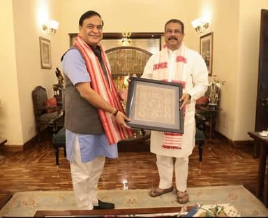 কেন্দ্রীয় মন্ত্রী ধর্মেন্দ্র প্রধানের সঙ্গে দেখা করলেন মুখ্যমন্ত্রী ড° হিমন্ত বিশ্ব শর্মা। 👇👇