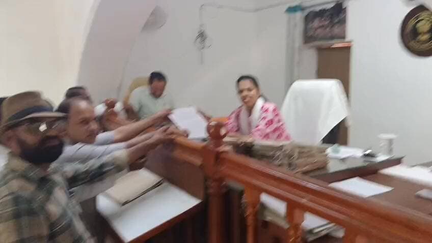 #राजगढ़ जमीन घोटाले को लेकर उपखंड अधिकारी को सौंपा ज्ञापन
#जमीन #घोटाला #राजगढ #नगरपालिका #BJPGovernment #NewsUpdate #jaipur