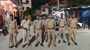 #रात्रि_गश्त_व_चेकिंग #SPBallia श्री ओमवीर सिंह के निर्देशन में जनपद में शांति,सुरक्षा एवं कानून व्यवस्था बनाए रखने के दृष्टिगत #Ps_उभांव पुलिस द्वारा रात्रि में निरन्तर भ्रमणशील रहते हुए संदिग्ध व्यक्तियों/वाहनो की चेकिंग की जा रही है।#बलिया #BalliaPolice
@dgpup
@Uppolice https://t.co/mmsKbcQhtH