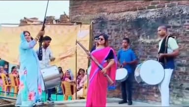 ब्रेकिंग न्यूज छतरपुर
शासकीय कार्य में बाधा चक्का जाम और पथराव के मामले में फरार आरोपी सपा नेत्री उषा अहिरवार का बंदूक लहराते वीडियो आया सामने,
उषा अहिरवार पर पथराव,चक्का जाम,शासकीय कार्य मे बाधा जैसी संगीन धाराओं के अपराध में फरार,
बिजावर थाने में दर्ज हुआ था मामला,
सपा नेत्री कांग्रेस नेत्री के ऊपर तान रही बंदूक,
दोनों महिलाएं शस्त्र प्रदर्शन करती आ रही नजर,
वीडियो सोशल मीडिया पर वायरल। #formypagereels #BundelkhandWala #spchhatarpur #SPchhatarpurMP #NewsUpdate #छतरपुर #trendingreels #BreakingNews #chhatarpur Bundelkhand Wala Vardaan Express Santosh Patel DSP रामकिशोर पटेल पत्रकार छतरपुर Chhatarpur meri jaan Bundeli Bauchhar Peptech Time - मध्यप्रदेश समाचार New Sadhna News MP Tak Manish Yadav अंशुल गौड़ Bhagwat Mishra Kusma Uttam Yadav Bankigiroli Yadav Satya Journalist Prince Yadav