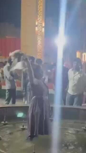 #viralvideo नजीबाबाद में युवती ने हाई वोल्टेज ड्रामाकिया। मची अफरा तफरी #viralstory