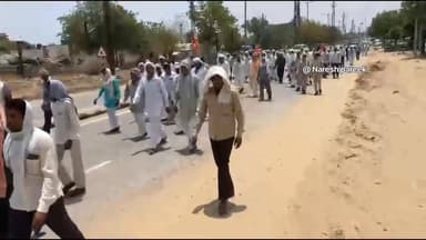 चूरू में सड़को पर अन्नदाता..बकाया बीमा क्लेम सहित विभिन्न मांगो क़ो लेकर प्रदर्शन..
#फार्मर #fyiシ゚viralシ #churutoday #4समाचार #ntv #newschuru #letestnewshindi #प्रोटेस्ट