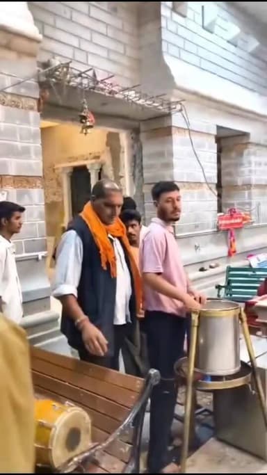 माता श्री चामुंडा देवी से वीडियो हुई वायरल शराब पी कर पूजा करने का आरोप।
#PahadiGupSupNews
#PahadiNews
#HimachalNews
#HimachalUpdate
#PahadiVoice
#PahadiMedia
#NewsFromHimachal
#KangraNews
#LocalHimachalNews
#PahadiBreakingNews
#PahadiCulture
#HimachalDiaries
#PahadiVibes
#PahadiPeople
#HimachalPride
#ExploreHimachal
#HimachalLive
#TrendingNow
#ViralNews
#BreakingUpdate
#LatestHimachalNews
#SocialBuzzHimachal