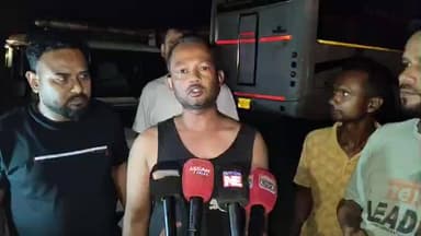 বিলাসীপাৰা ভাগ: বিলাসীপাৰা ৰাষ্ট্ৰীয় ঘাইপথত ভয়ংকৰ পথ দুৰ্ঘটনাত প্ৰাণ গ'ল এগৰাকী যুৱকৰ, স্থানীয় ৰাইজৰ প্ৰতিক্ৰিয়া।