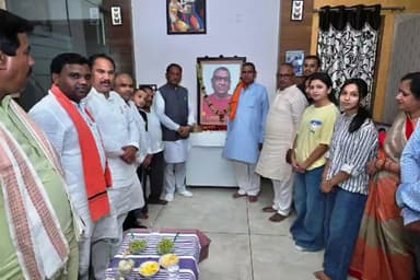 नरहरपुर: कांकेर दौरे के दौरान मुख्यमंत्री ने महावीर सिंह राठौर को दी श्रद्धांजलि