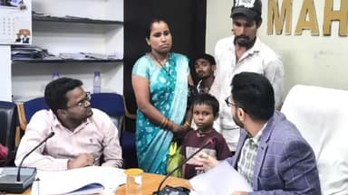 पिथौरा: कलेक्टर लंगेह ने जनदर्शन में लोगों की समस्याएं सुनीं