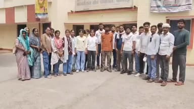 महोबा: कबरई ब्लॉक में पंचायत सहायकों ने 6 हजार मानदेय के विरोध में प्रदर्शन किया, 14 जून तक ऑनलाइन हाजिरी का बहिष्कार