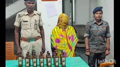 अकबरपुर: फतेहपुर पुल के पास महिला शराब तस्कर को गिरफ्तार किया गया, 13 बोतल अंग्रेजी शराब बरामद