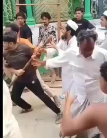 जौनपुर: पान दरीबा में एक समुदाय के बीच जमीनी विवाद को लेकर चले लाठी-डंडे, कई लोग हुए घायल