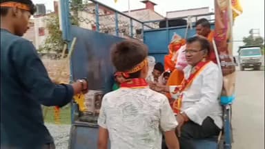 मुगलसराय: मारुति नन्दन कॉलोनी में नव निर्मित हनुमान मंदिर के लिए प्रतिमाओं का नगर भ्रमण