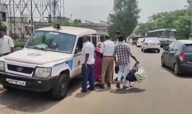 పెద్దాపురం: ఆర్టీసీ బస్సులో నగల చోరీ, సామర్లకోటలో దొంగను పట్టుకున్న ప్రయాణికులు