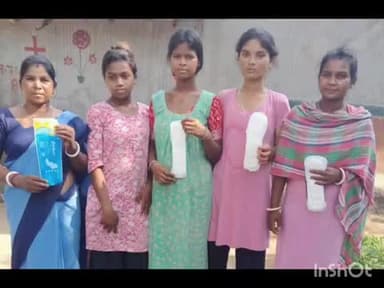 पाकुड़: "जब होगी माहवारी पर सही जानकारी,तब टूटेगी चुप्पी हमारी"के संदेश के साथ महिलाओं एवं किशोरियों को किया जा रहा है जागरूकता