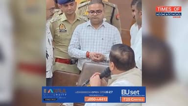 Viral video! परीक्षा लिक पर छात्रों से चर्चा कर रहे थे संजय मिश्रा, ADM आए रोकने तो लग गई क्लास........
@top fansCMO HimachalTimes Of Himachal #timesofhimachal