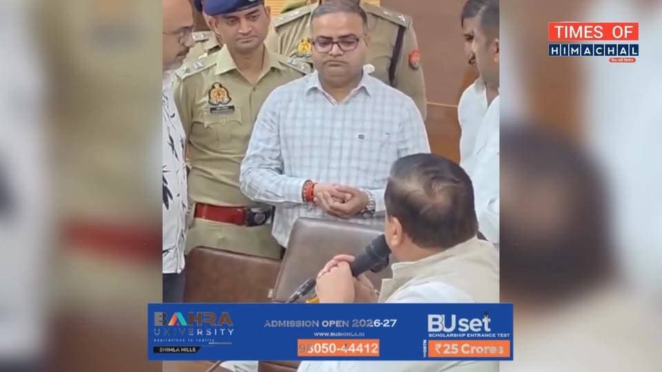 Viral video! परीक्षा लिक पर छात्रों से चर्चा कर रहे थे संजय मिश्रा, ADM आए रोकने तो लग गई क्लास........
@top fansCMO HimachalTimes Of Himachal #timesofhimachal