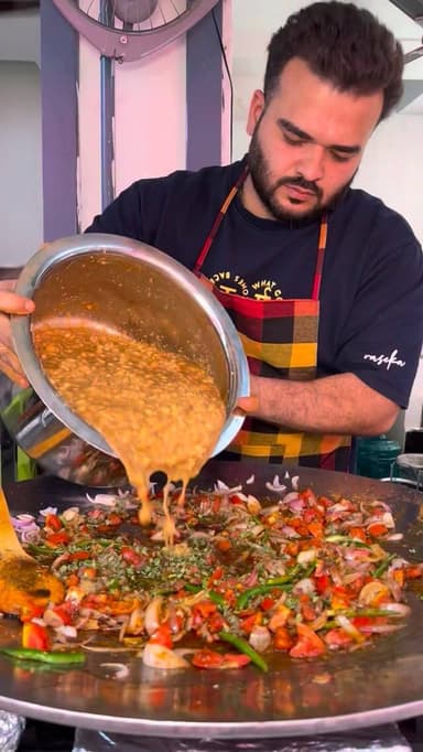 Mayapuri wale Famous Tadke wale Chole Kulche in East Delhi Geeta Colony
#delhifood #eastdelhi #streetfood #indianfood #foodreels