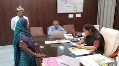 भिनगा: जन समस्याओं के निस्तारण को लेकर डीएम ने कलेक्ट्रेट भिनगा में फरियादियों की समस्याओं के निस्तारण के संबंध में दिए निर्देश